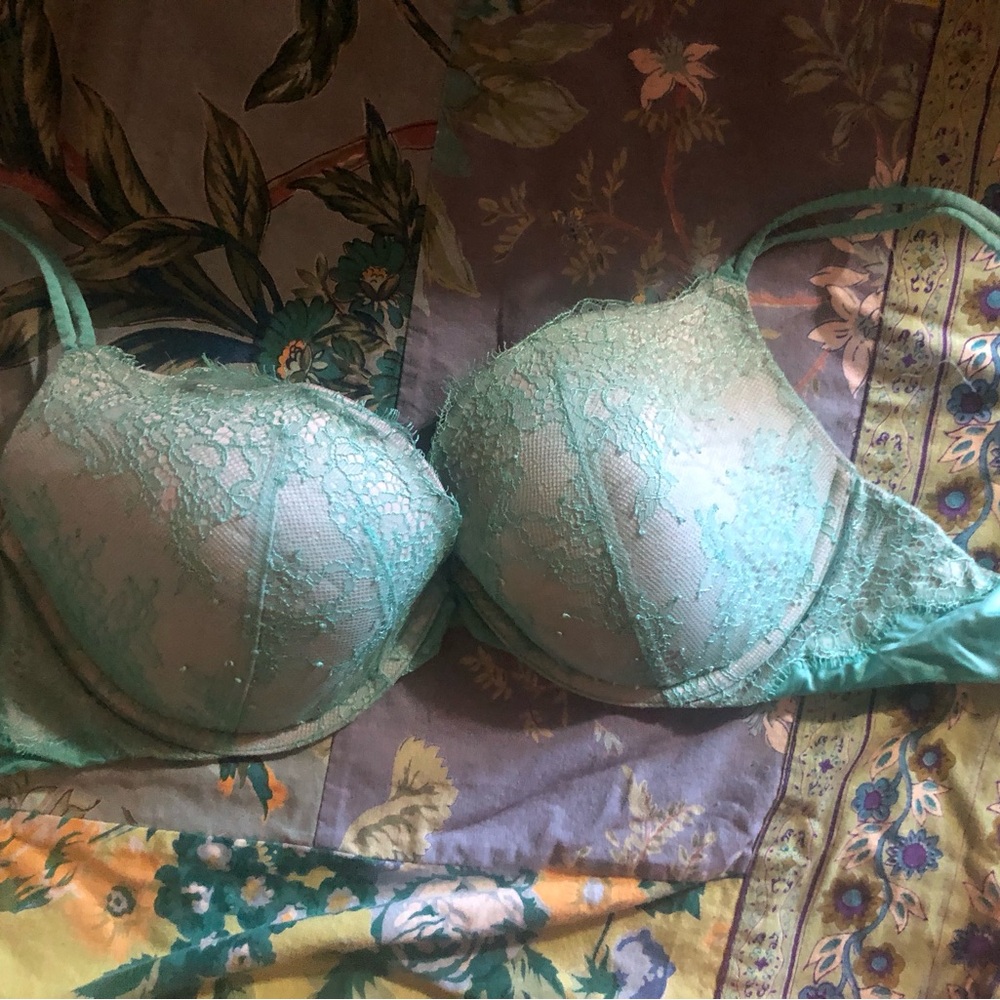Victoria’s Secret bra 36c